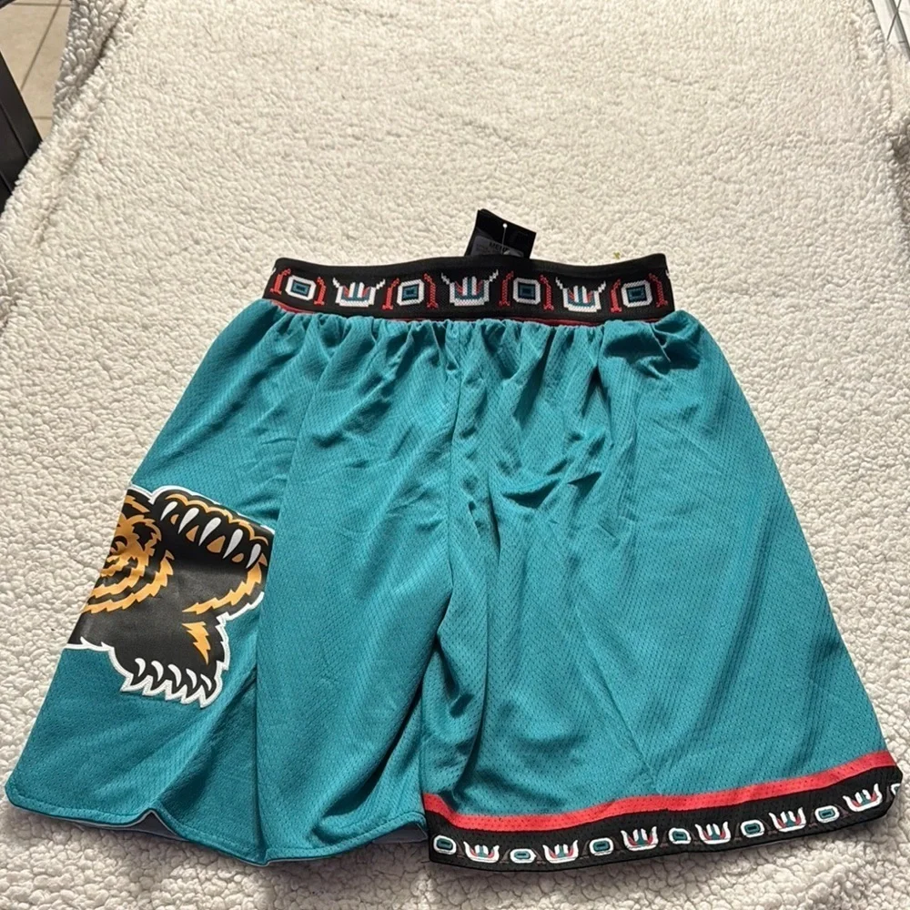 Nike NBA Numbered #50 Vancouver Grizzles Retro 90s Vintage Basketball Shorts